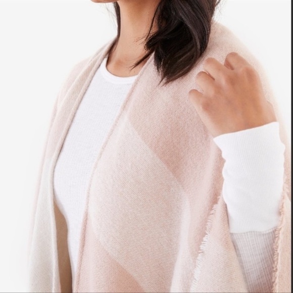 SOIA & KYO Pale Pink Cream Woven Scarfigan Scarf Cardigan Wrap w/Fringe Detail - Picture 6 of 16